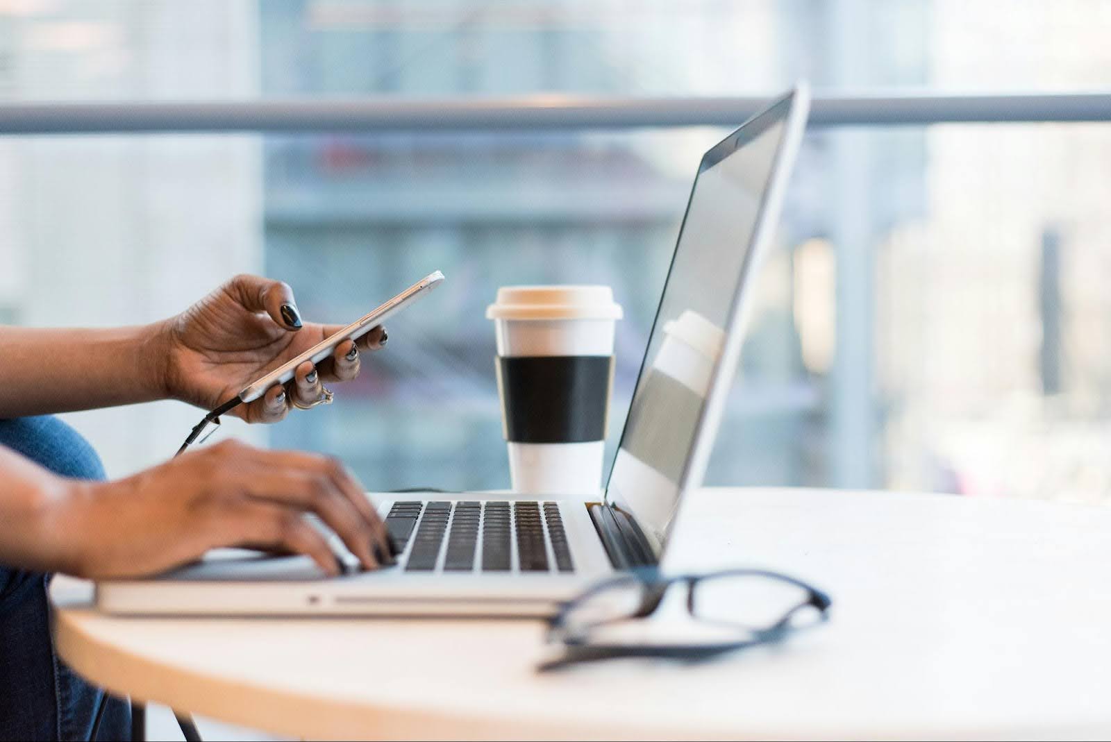 essential tips for effective communication in the virtual workspace min