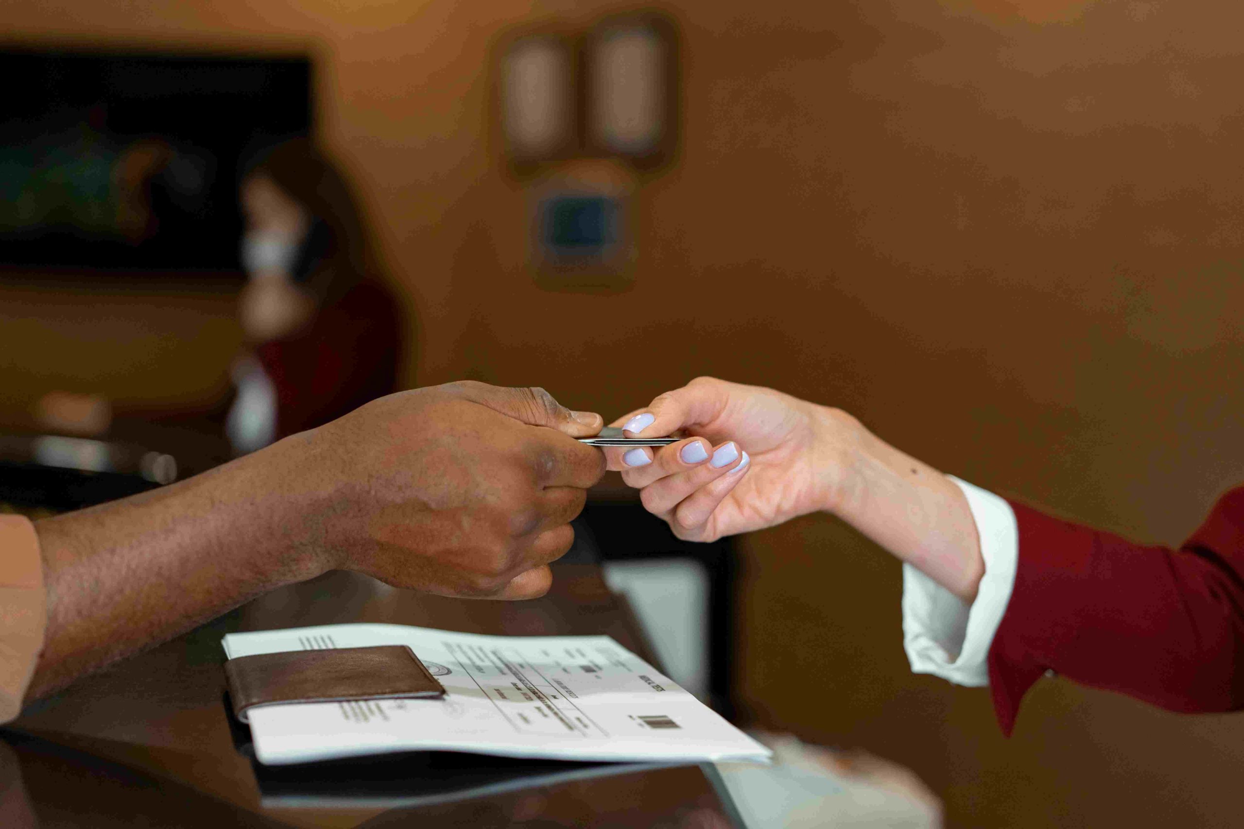 hotel chains shift from plastic keys to digital alternatives