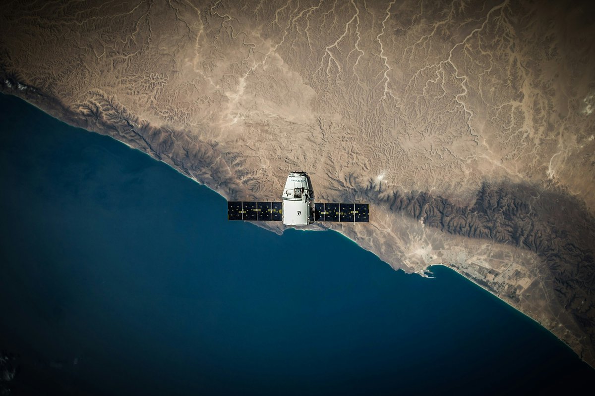 spacex satelite unsplash