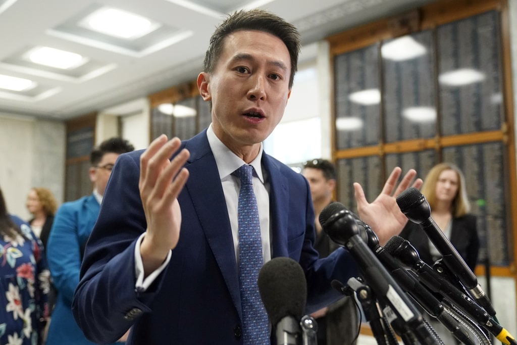 tiktok challenges us ban while trump meets with ceo