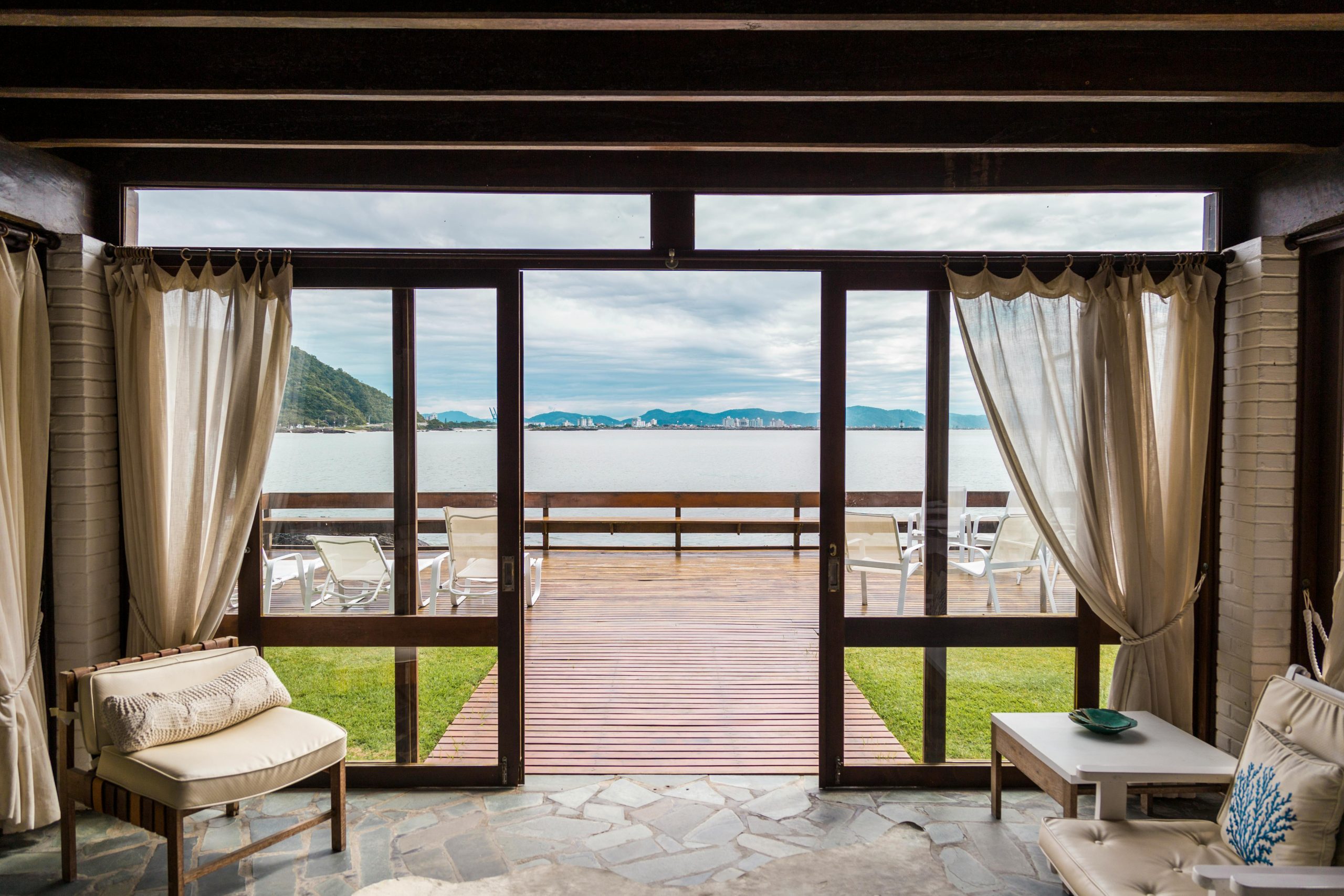 nz luxury property market sees drop, new data reveals