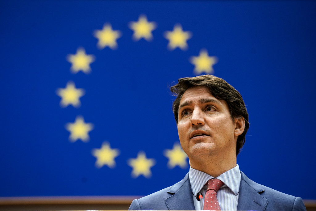 canada slaps tariffs on us goods as trade tensions rise