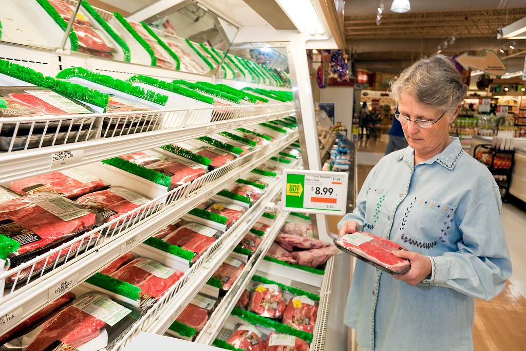 us consumer confidence plummets amid tariff fears