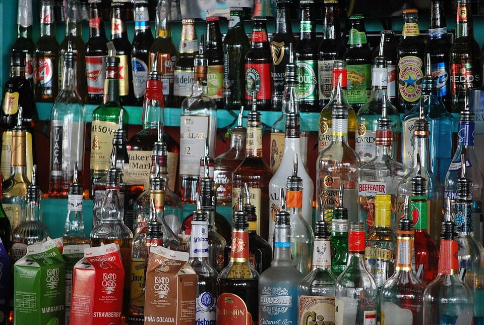 us eu trade war heats up with alcohol tariffs