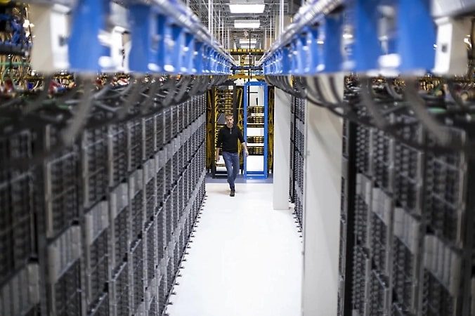 microsoft scales back global data centre expansion