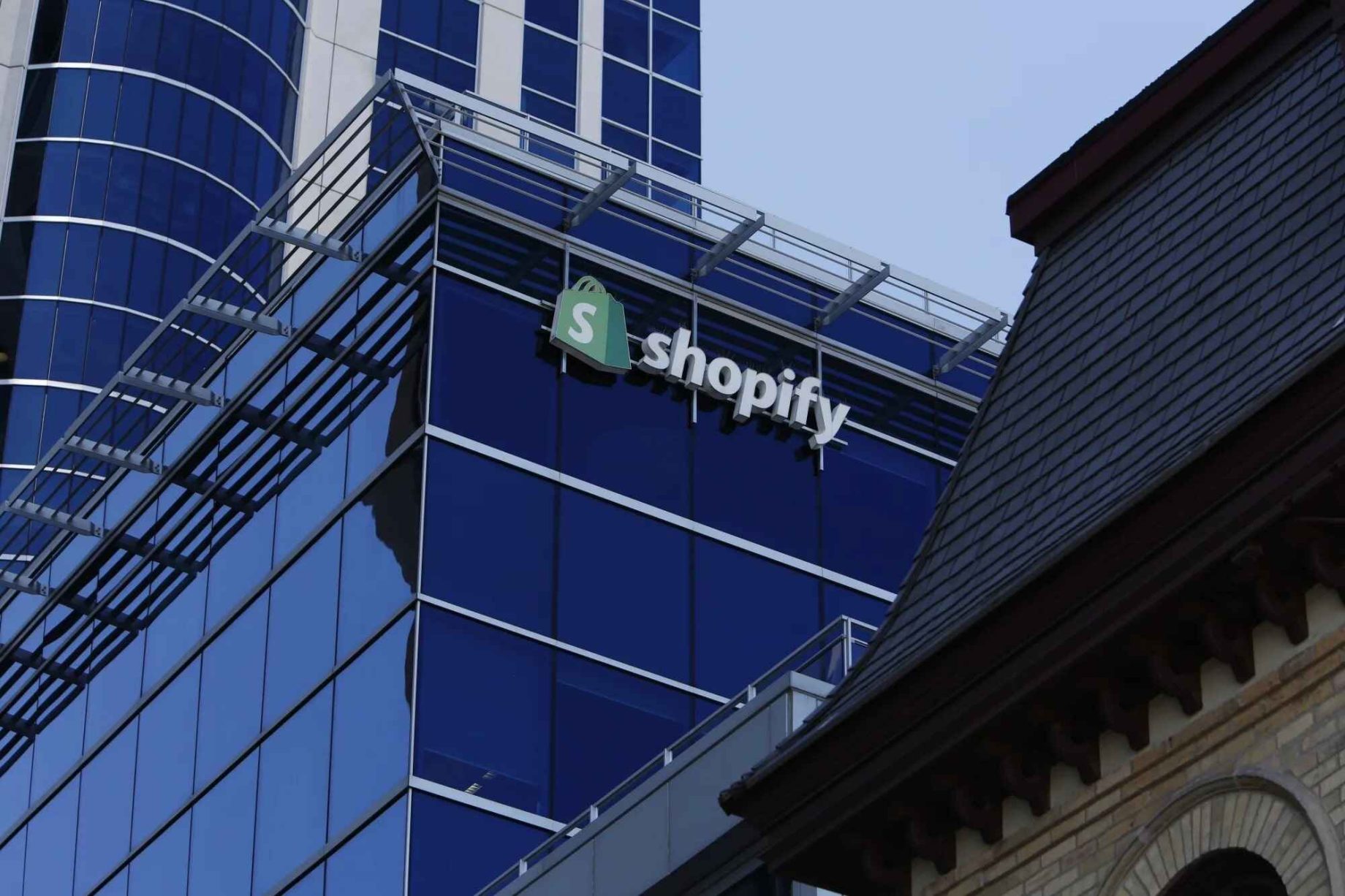 shopify ceo mandates ai integration before team expansion