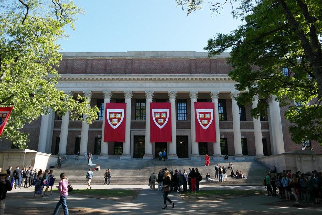 dhs orders harvard to stop accepting new international students