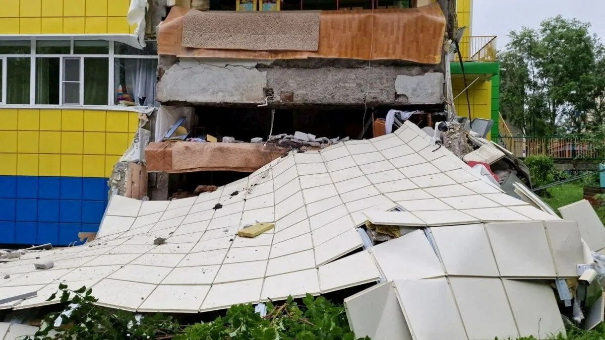 powerful earthquake in russia triggers tsunami alerts across pacific