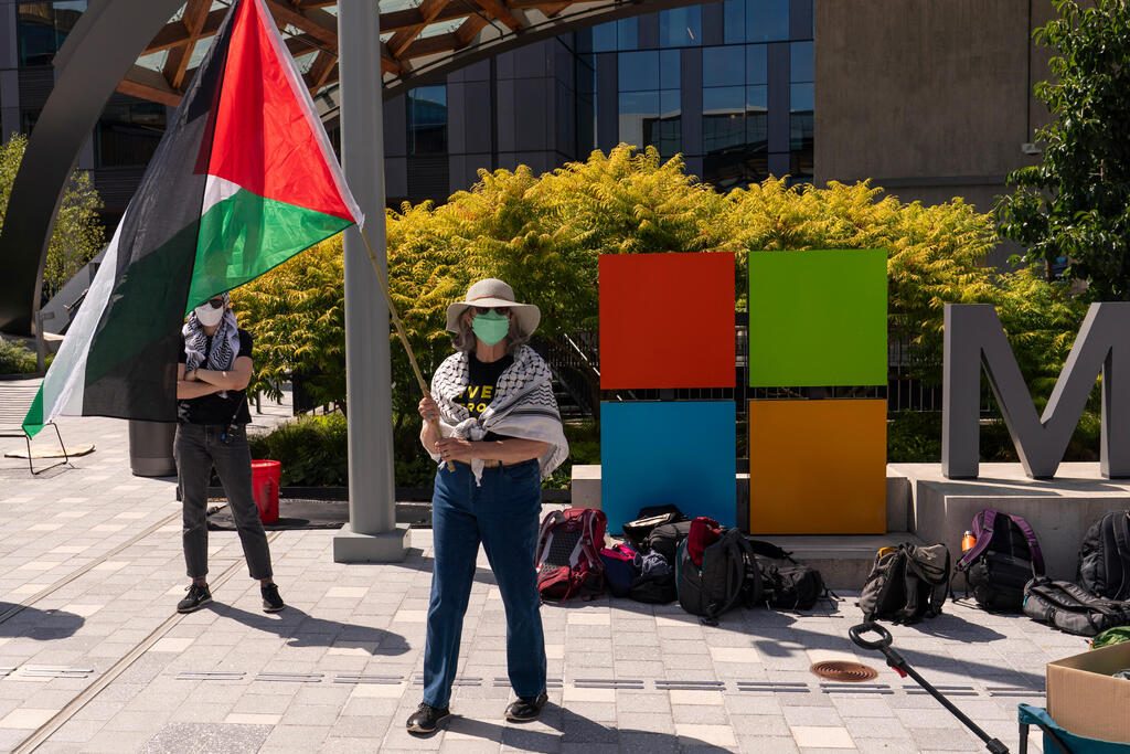 microsoft cuts ties with staff after protest at exec’s office