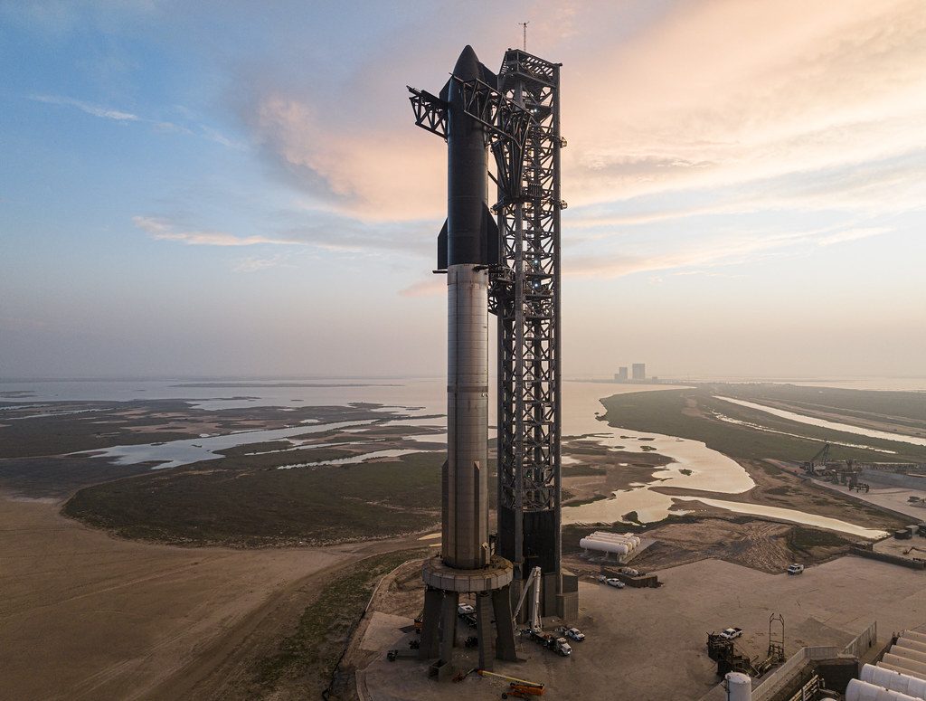 starship test flight moves spacex closer to lunar missions