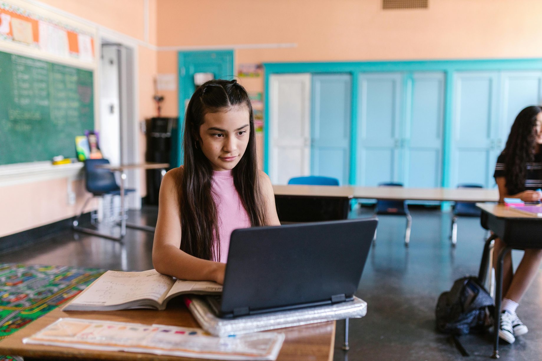 survey reveals urgent need for ai guidance in early education